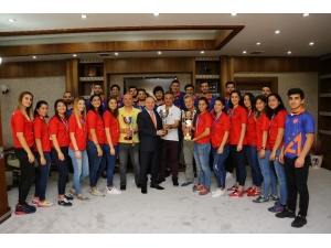 Hentbolun Şampiyonu Akdeniz Üniversitesi