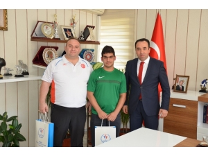 Başarılı Halterci Nihat Yel Ödüllendirildi