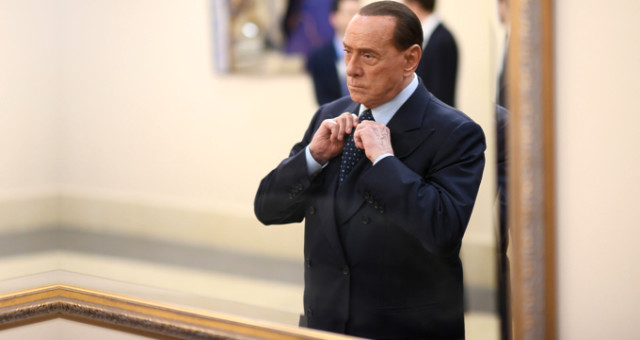 Berlusconi, Yargılandığı Davada Tanıklara Rüşvet Vermekle Suçlanıyor