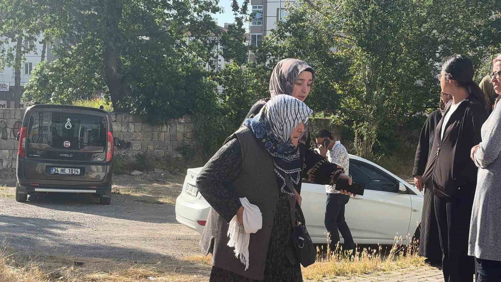 kayseri-de-12-katli-binanin-gorevli-dairesinde-yangin
