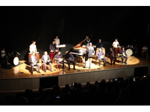 Ted İzmir Kolejinden 90. Yaşa Özel Konser