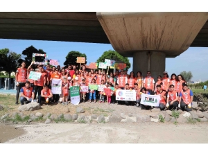 Bayraklılı Öğrencilerden Çevre Temizliği