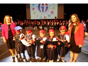 Gaün Miniklerinin Mezuniyet Heyecanı