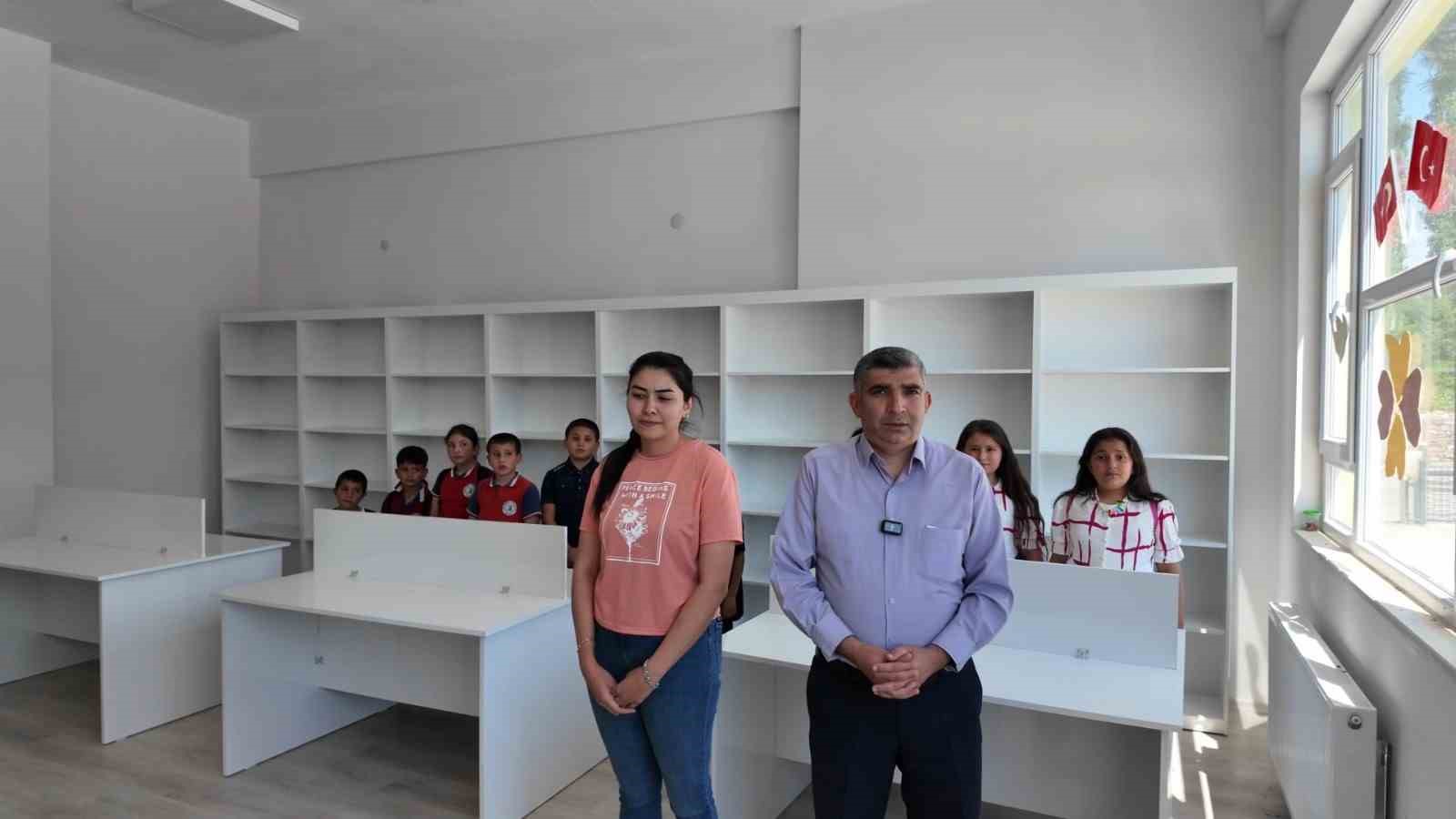 ogrenci-dostu-buyuksehir-akkisla-da-ilkokul-kutuphanesi-ni-dizayn-etti