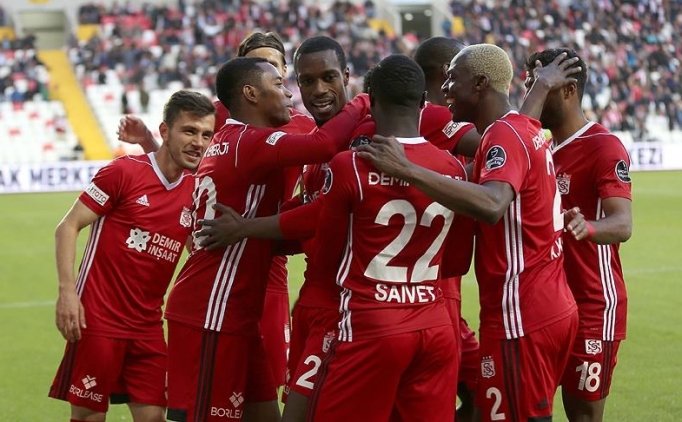 Sivaspor Evinde Göz Kamaştırıyor