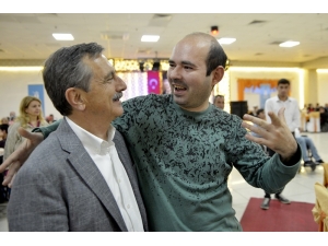 Tepebaşı’ndaki İlk İftarda Engelli Aileleri Bir Araya Geldi