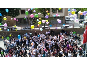 8 Sınıf Öğrencileri Dileklerini Yazdılar Balonla Uçurdular