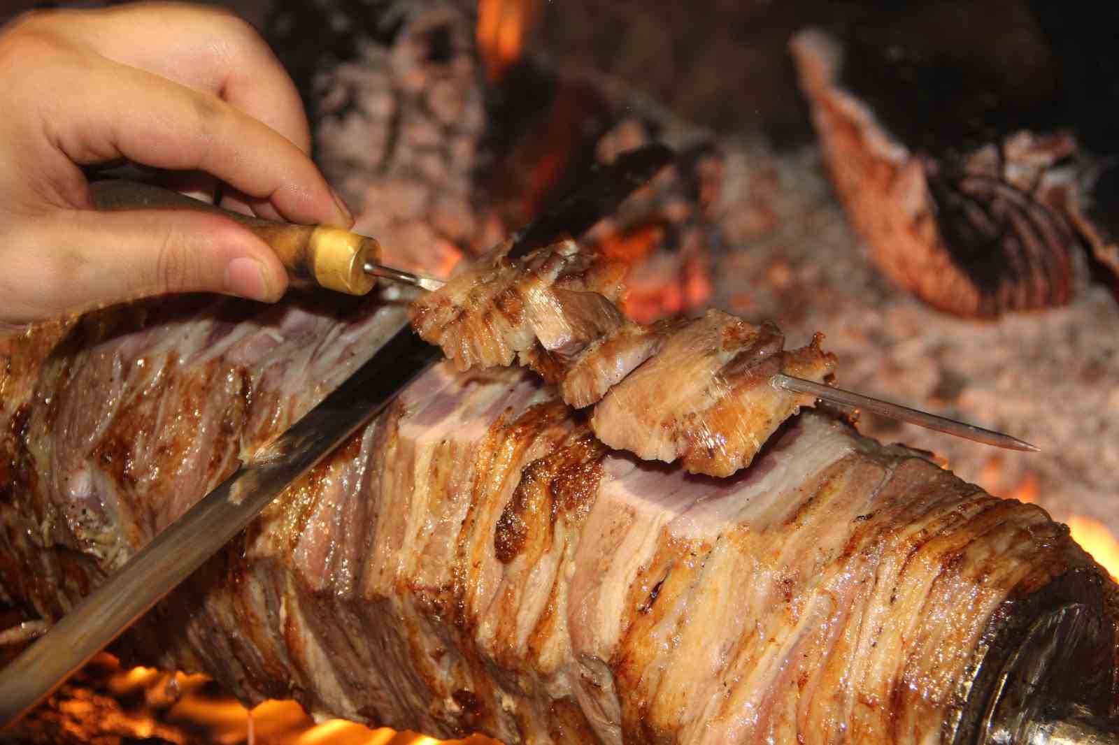 oltu-cag-kebabi-tasteatlas-listesinde-turkiye-ikincisi-oldu