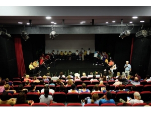 Kuşadası Belediyesi’nden Engelsiz Tiyatro