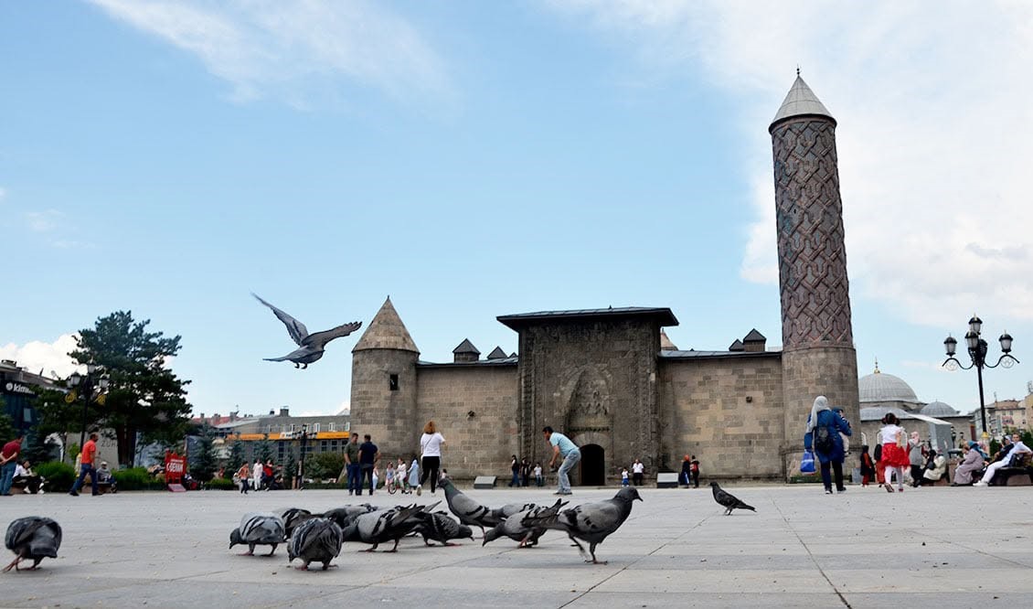 meteoroloji-uyardi-erzurum-ve-cevre-illerde-saganak-yagis-bekleniyor