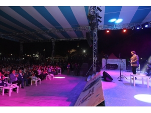 Ramazan Sokağında İlahi Esintileri