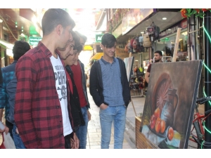 Van Şemsiyeli Sokak’ta Resim Sergisi Açıldı