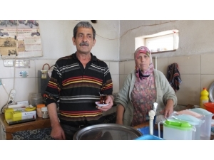 Burhaniye’de Karı Koca Kahvecilik Yapıyor