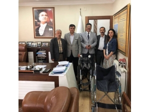 Hilmi Duralioglu Anadolu Lisesi’nden Yaşlılar Ev Derneğine Tekerlekli Sandalye