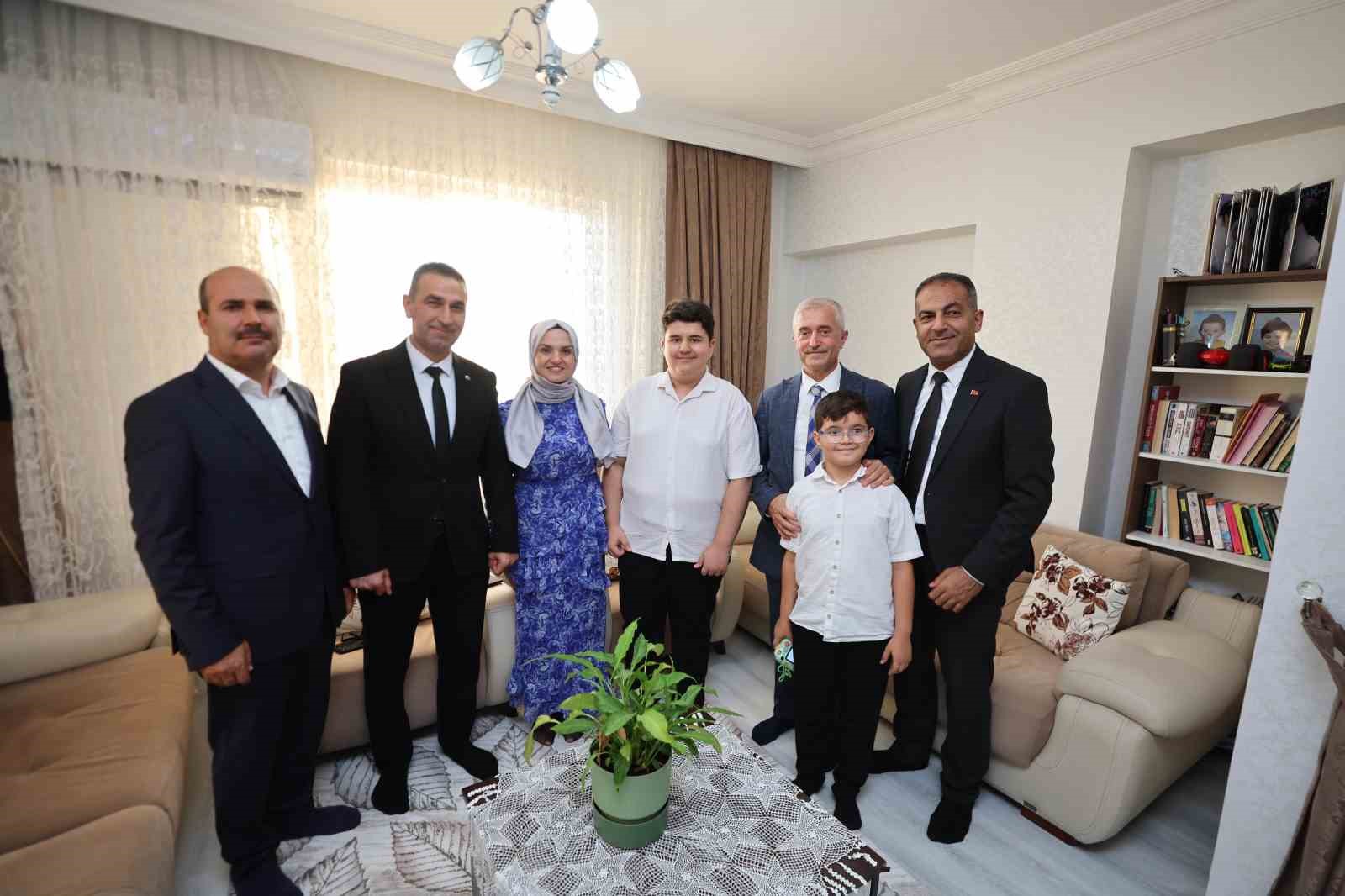sahinbey-belediyesi-basarili-ogrencileri-odullendiriyor