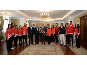 Milli Sporculardan Vali Azizoğlu’na Ziyaret