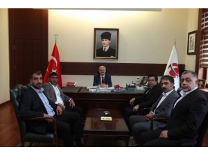 Vali Çakacak Romanlar Konfederasyonu Üyelerini Kabul Etti