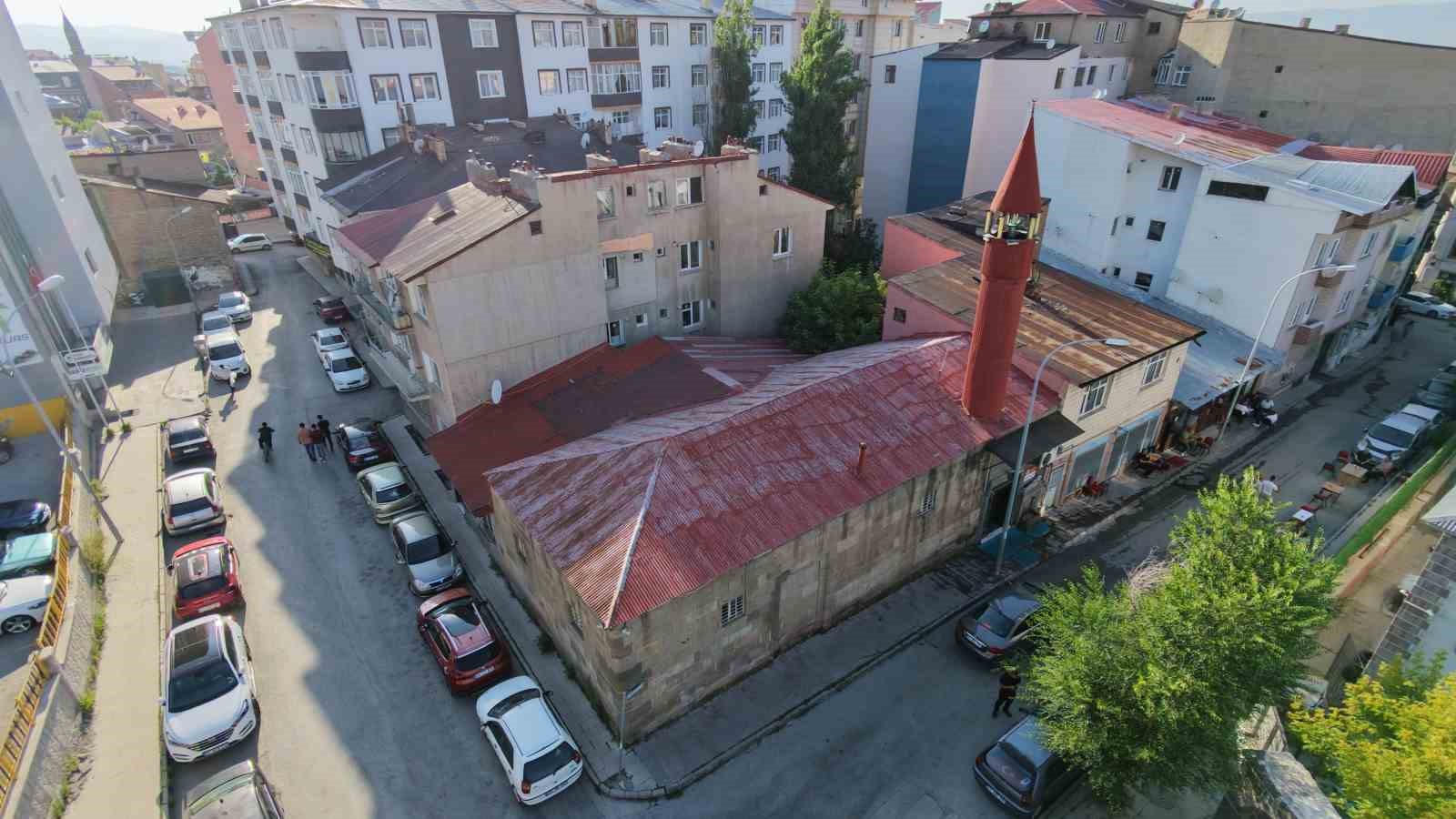 anadolu-da-islam-in-ilk-izlerinden-biri-erzurum-daki-kabe-mescidi-14-asirdir-ayakta
