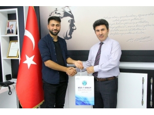 Peçiç Turnuvasını Kazananlara Ödülleri Verildi