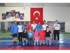 Türkiye Genç Bayanlar Güreş Milli Takımı Yalova’da Kampa Girdi