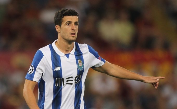 Beşiktaş Ve Fenerbahçe, Transferde Karşı Karşıya Geliyor!