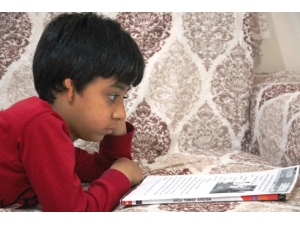 Sağ Kulağı Doğuştan Kapalı Olan Çocuk Tedavi Olmak İstiyor