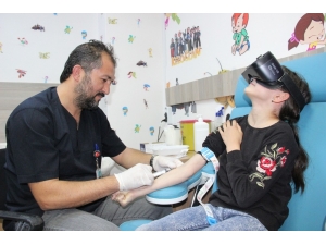 Çocuk Hastalar, Sanal Gerçeklik Gözlüğü İle Tedavi Ediliyor