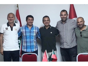 Karşıyaka’da Futbol İsmet Arzuman’a Emanet