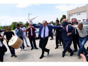 İnce’den Havaalanında Halay