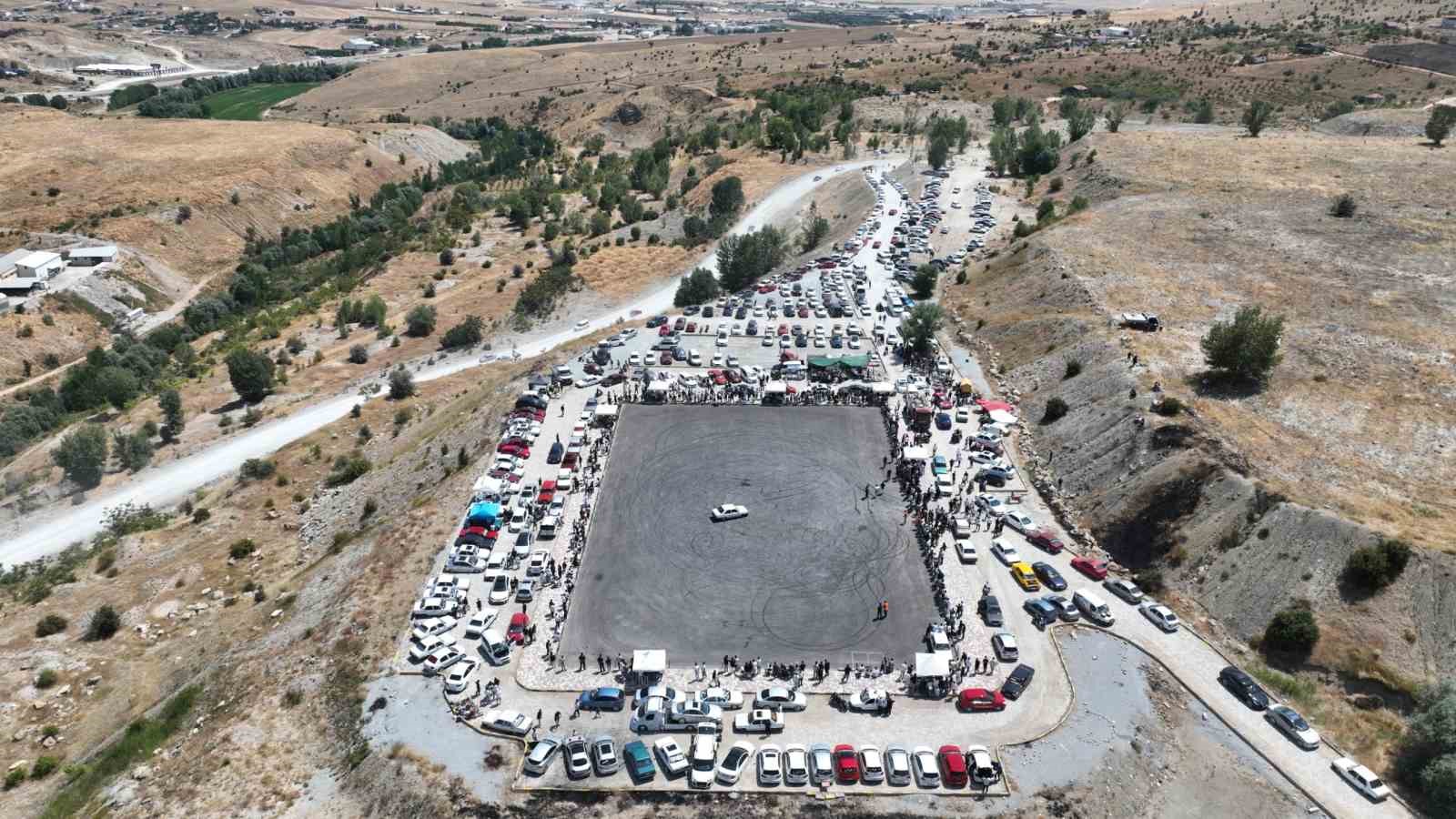 sorgun-modifiye-arac-fuari-film-setlerini-aratmadi