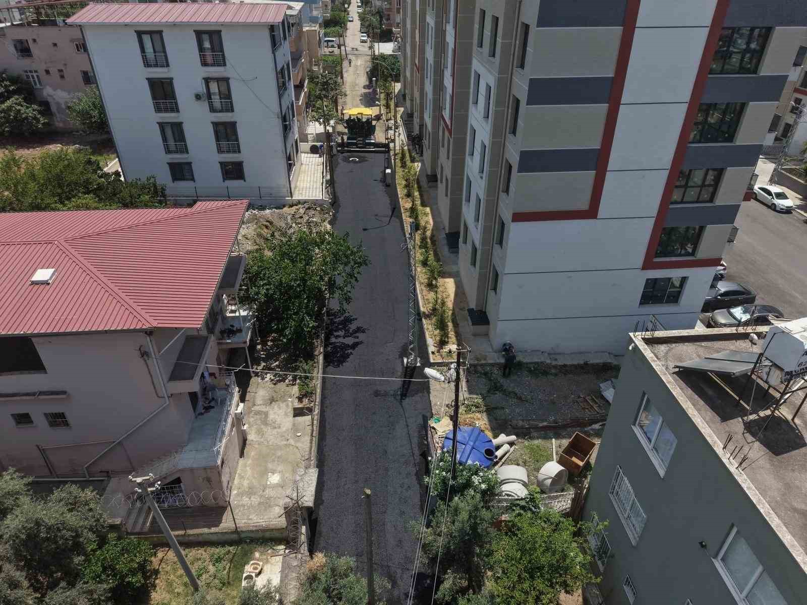 iskenderun-belediyesi-bir-haftada-4-bin-768-ton-sicak-asfalt-serimi-gerceklestirdi