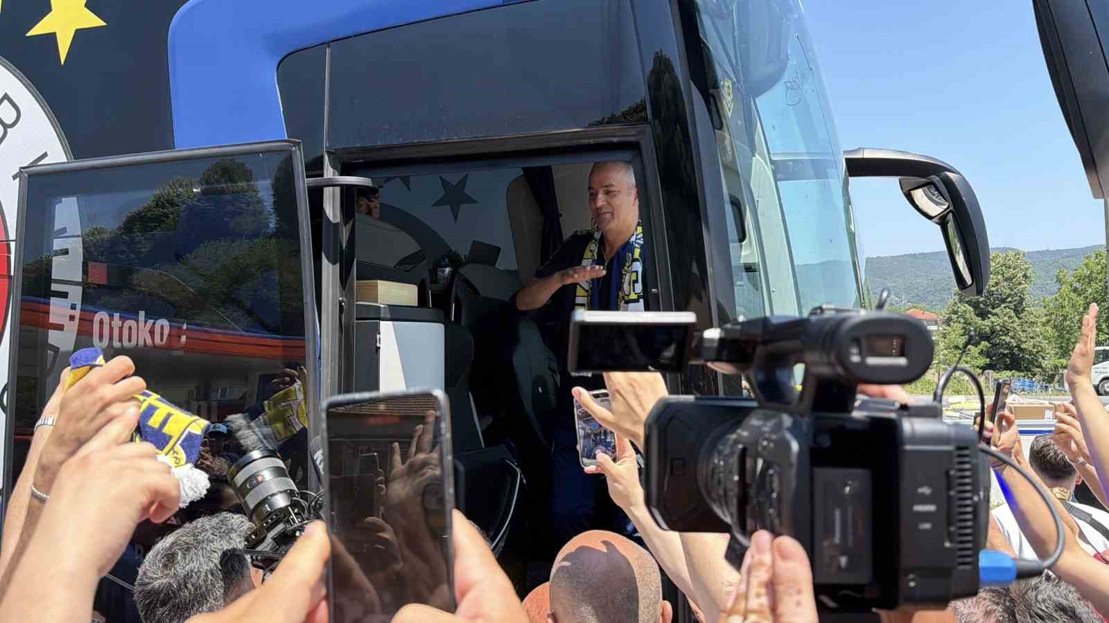 fenerbahce-ye-duzce-de-coskulu-karsilama