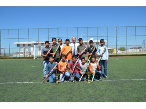 Depremzede Çocuklar Çim Hokeyinde Bölge Birincisi Oldu