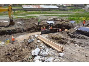 Yüksekova Deresinin Islahı İçin İlk Kazma Vuruldu