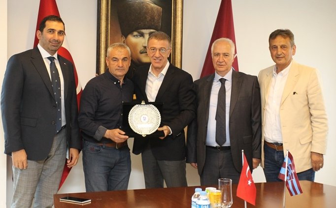 Trabzonspor'dan Rıza Çalımbay'a Teşekkür Plaketi