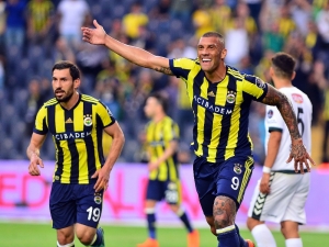 Spor Toto Süper Lig: Fenerbahçe: 2 - Atiker Konyaspor: 0 (İlk Yarı)