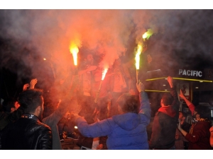 Kars’ta Galatasaraylılar Sokaklara Döküldü