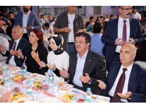 Ekonomi Bakanı Zeybekci, Vatandaşlarla İftarda Buluştu