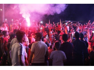 Şanlıurfa’da Galatasaraylı Taraftarlar Meydanlara İndi