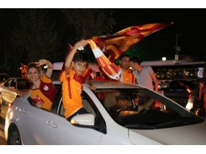 Kızılay’da Galatasaraylı Taraftarların Şampiyonluk Coşkusu