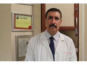 Uzmanlardan İftarla Sahur Arasında Bol Miktarda Su Tüketin Uyarısı