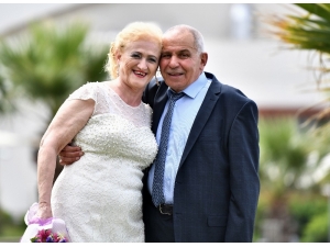 Huzurevi Aşıkları Nikah Masasına Oturdu