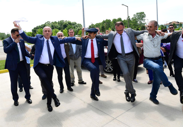 Muharrem İnce, Seçim Manifestosu Öncesi Halay Çekti