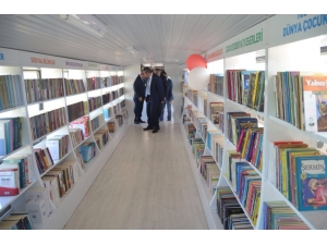 Atıl Durumdaki Otobüsü Kütüphaneye Çevirdiler