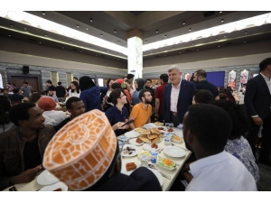 Başkan Karaosmanoğlu İftarda Öğrencilerle Buluştu