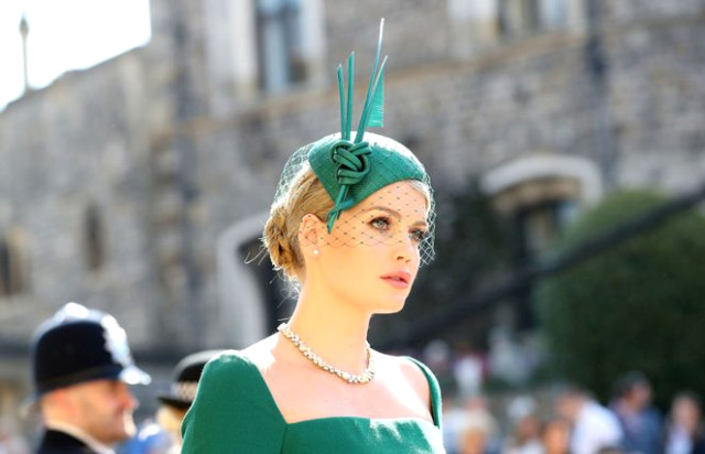 Lady Diana'nın Yeğeni Kitty Spencer Güzelliğiyle Düğüne Damga Vurdu