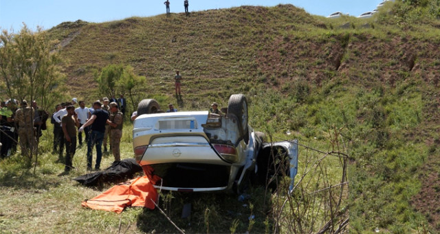 Taziye Dönüşü Otomobil Şarampole Yuvarlandı: 2 Ölü, 3 Yaralı