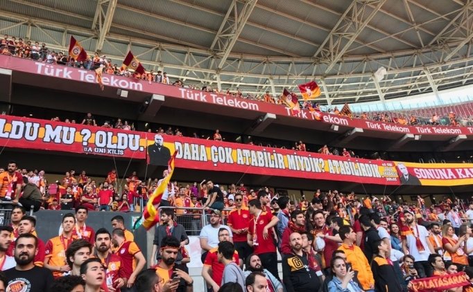 Galatasaray Taraftarından Aziz Yıldırım Tezahüratı!
