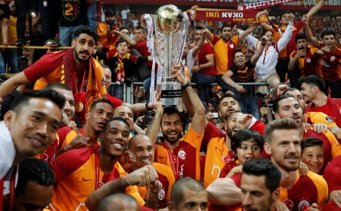 Şampiyonluk Kutlamalarında Selçuk Yanlışlığı!