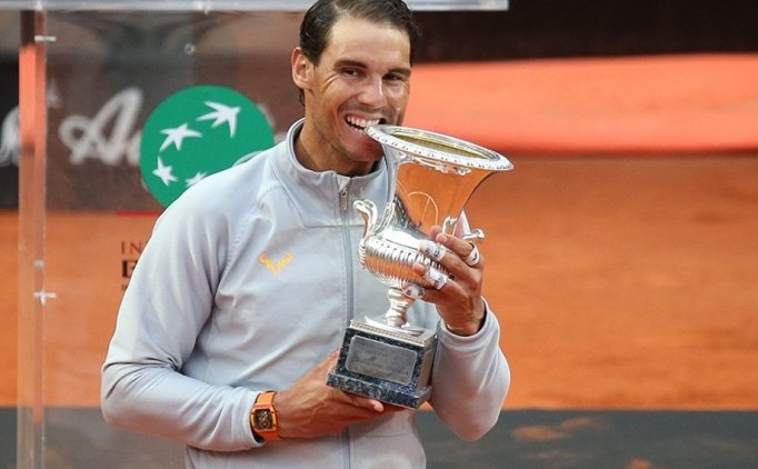 Rafael Nadal Oğluna Galatasaray Forması Giydirdi